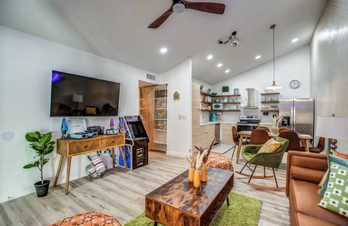 Mesa Grande Casa | \*DISCO DEN*/ All New Funky 70s Pad w/ Hot Tub!