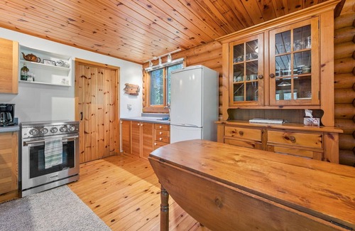 Lion's Head Cabina | Disconnect from it all at Stonewood, a cozy log chalet nestled in cedar forest on Georgian Bay. Enjoy a private shoreline, wraparound deck, wood stove, and access to kayaks, and trails. Peace, comfort, and adventure await in Cape Chin South.