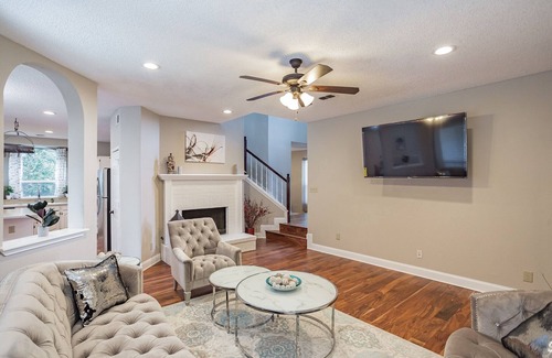 Allen Casa | Discount Included! Stunning, Modern, Spacious Getaway Fits Any Group, 2 Game Rooms, Hot Tub 5 Bedroom Home by Redawning
