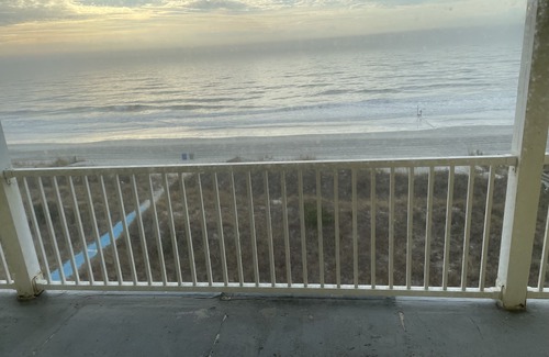 Atlantic Beach Condominio | DISCOUNTED 50%! Oceanfront 2-bedroom Condo for Memorial Day Week!