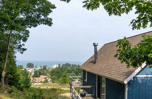 Shelby Cabaña | Discounted Fall Family Getaway With Lake Views