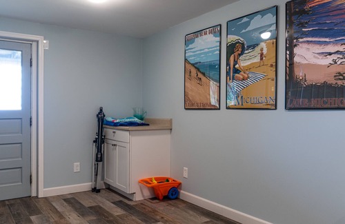 Shelby Cabaña | Discounted Fall Family Getaway With Lake Views