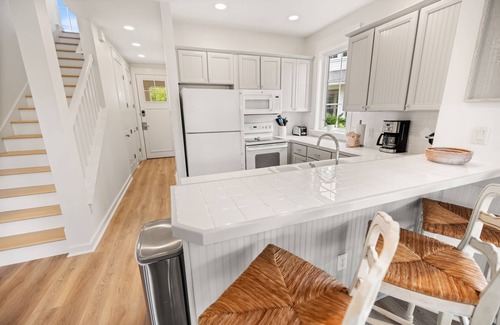 Laurel Grove Casa | DISCOUNTED!-LAKE FRONT~Golf Cart**~ FREE Activities, Pool, Hot tub, Gym, WiFi