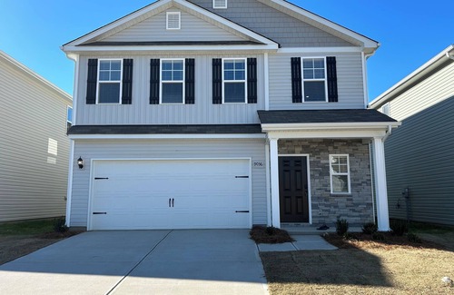 Charlotte Casa | [Discounted Monthly Rentals] 3BR, 2.5 BTH Retreat w/ Fireplace