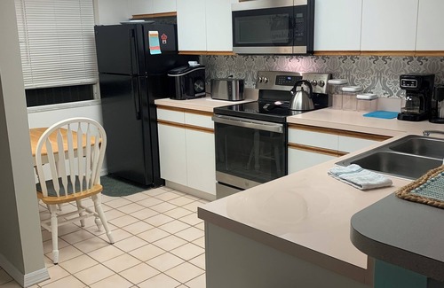 Palmetto Condominio | Discounted Rate! Terra Ceia Bay Golf & Tennis Club and a modest drive to Beaches
