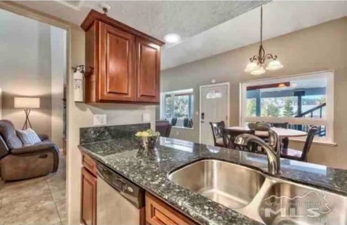 Tahoe Village Condominio | Discounted Stay during building renovation!