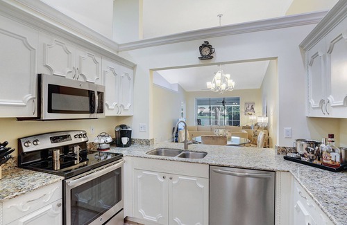 North Naples Villa | ¡Increíble villa con piscina privada y tranquilas vistas al lago!
