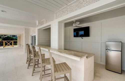 Isle of Palms Casa | Discounts!! Serenity- 2 50th~ One of a kind Oceanfront Master Piece, Pool/Hot Tub