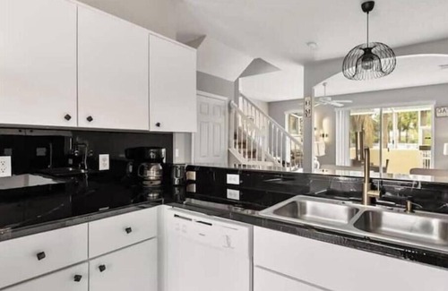 Eagle Pointe South Casa | Discover " a spacious 3-bedroom house Enjoy a pool in the condo, fitness room,