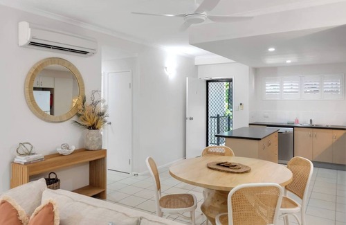 Parramatta Park Apartamento | Discover a Stylish and Tranquil Haven by the Pool