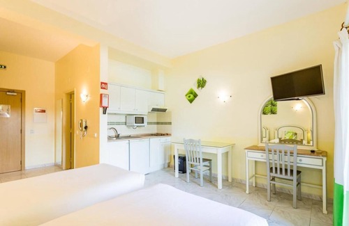 Figueiral Casa | Discover Algarve's Charm! Kitchenette and Balcony, Outdoor Pool, Free Parking!