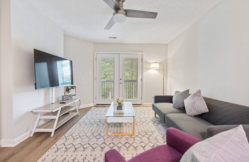 Carrboro Apartamento | Discover an inviting apartment, just 5 mins from UNC & Franklin St