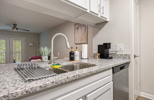 Carrboro Apartamento | Discover an inviting apartment, just 5 mins from UNC & Franklin St