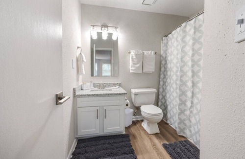 Carrboro Apartamento | Discover an inviting apartment, just 5 mins from UNC & Franklin St