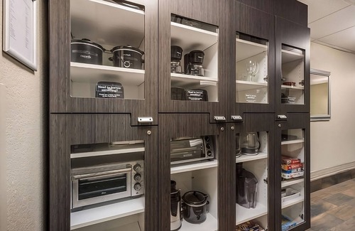 Linthicum Heights Casa | Discover Baltimore's Best Spots, 2 Cozy Units With Kitchens, Pets Allowed!