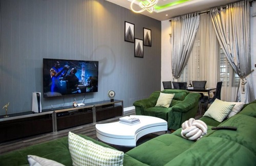 Lagos Mainland Apartamento | Discover Biens by Forji's luxurious 4-bedroom apartment in Chevron!
