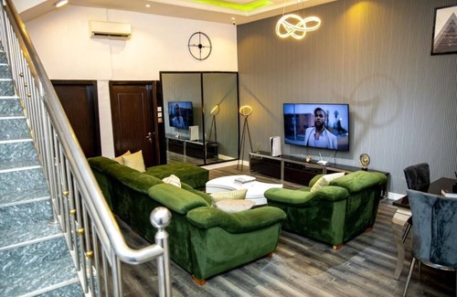 Lagos Mainland Apartamento | Discover Biens by Forji's luxurious 4-bedroom apartment in Chevron!