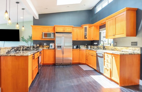 Bremerton Casa | Discover Bremerton charm, just a hop away from Clearwater Casino