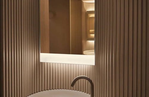 Bowery Hotel | Discover Chic Comfort with Stunning City Views and Rooftop Access