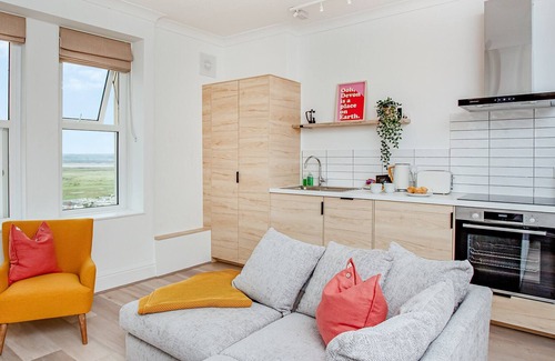 Westward Ho Cabaña | Discover coastal bliss at Spindrift – a stylish, two-bedroom apartment in Westward Ho.