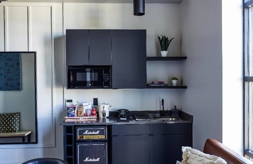 East Nashville Casa | Discover East Nashville! Trendy Room Near Local Eateries, Hotspots & Airport