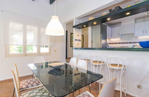 Binisafua Villa | Descubre Es Cantell, una villa a un paso del mar.