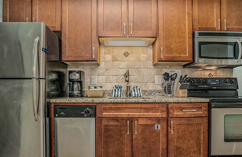 Cherry Grove Beach Complejo | Discover Family Fun & Memories at Wyndham Towers on the Grove- 2 Dlx. Boulevard