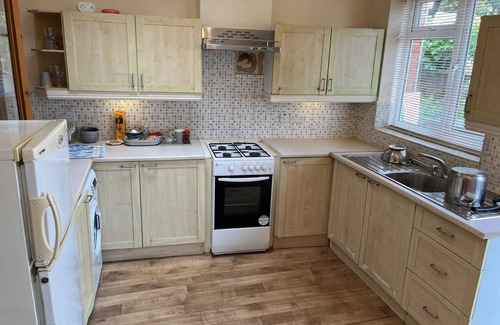 Finchley Casa | Discover London: Comfy1-Bedroom House with High-Speed WiFi! #ShortStay #Travel