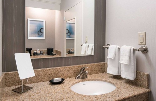 El Segundo Complejo | Discover Los Angeles Beauty! Free Airport Shuttle, Seasonal Pool, Pets Allowed!