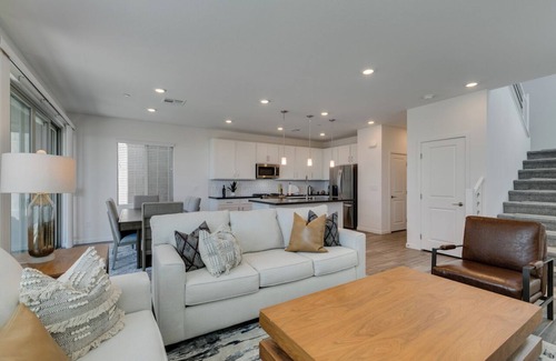 Las Vegas Casa | Discover Luxury Living in Summerlin West-Charming 3-Bed, Home in Las Vegas