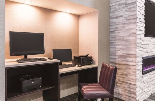 Arsenal Casa | Discover More of San Antonio! 3 Pet-friendly Units, Free Bfast, Parking, Pool!