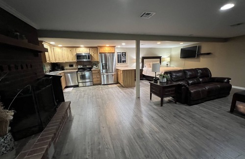 Cascade Valley Casa | Fabulous Waterfront Home with gorgeous lake views