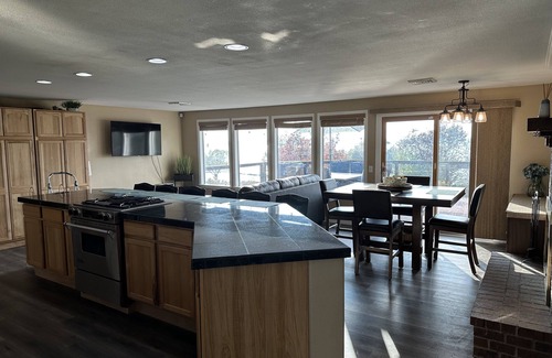 Cascade Valley Casa | Fabulous Waterfront Home with gorgeous lake views