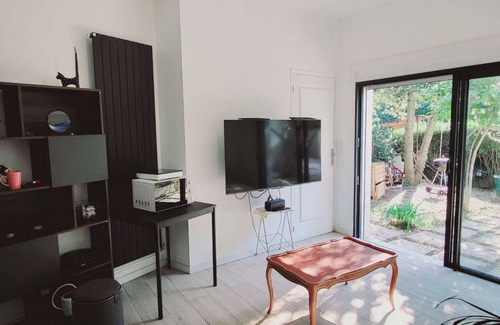 Le Plessis-Robinson Apartamento | Discover our comfortable studio, nestled in a quiet neighborhood 20 minutes from Paris.