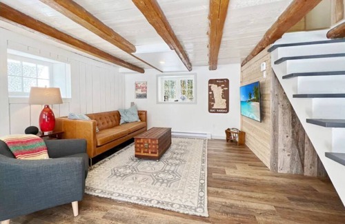 Lion's Head Casa | Discover our charming 1920s barn conversion, in the heart of the Bruce Peninsula