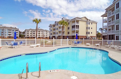 Central Myrtle Beach Condominio | Discover our chic 1Br/1.5Ba Golf Villa in a prime spot!