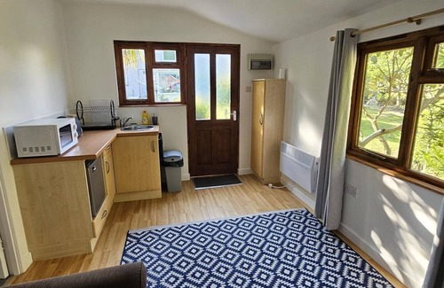 Camborne Chalet De Esquí | Discover our inviting chalet in the historical town of Camborne, Cornwall!