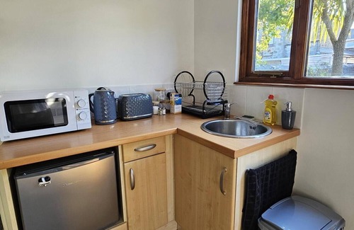 Camborne Chalet De Esquí | Discover our inviting chalet in the historical town of Camborne, Cornwall!