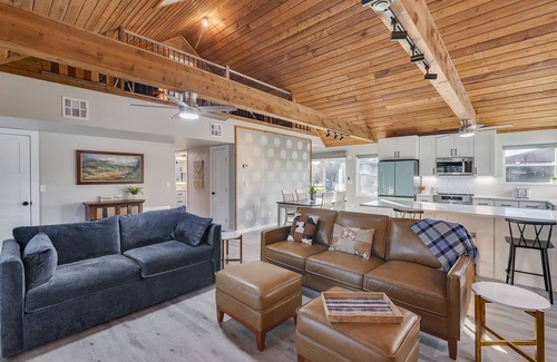 Marietta Cabina | Discover relaxation in Marietta's cozy 3-bedroom cabin near WinStar