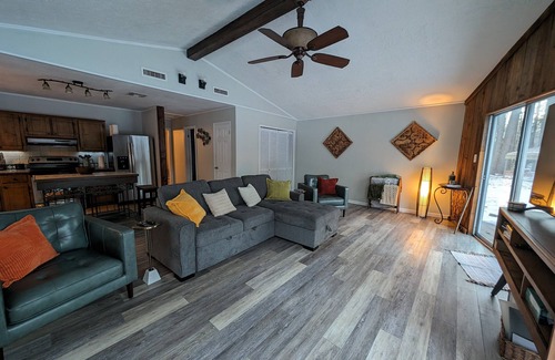 Grapevine Casa | Discover seclusion at Road's End Retreat, a 2-bed, 2-bath sanctuary.