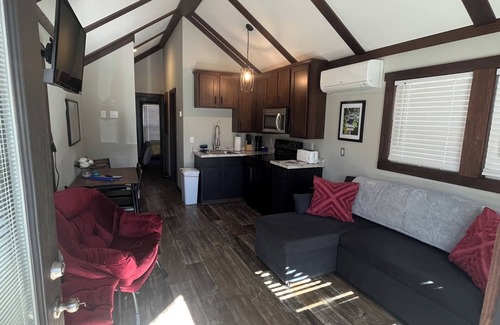 Mentone Casa | Discover serenity in our quaint Mentone tiny home! 2 miles from downtown.