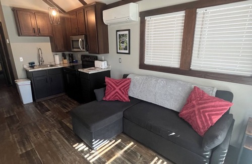 Mentone Casa | Discover serenity in our quaint Mentone tiny home! 2 miles from downtown.