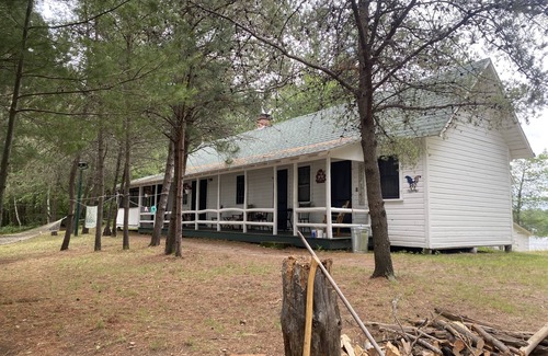Tomahawk Cabina | Discover serenity in Wisconsin- stay at our spacious 4-bedroom cabin