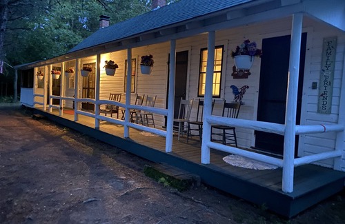 Tomahawk Cabina | Discover serenity in Wisconsin- stay at our spacious 4-bedroom cabin