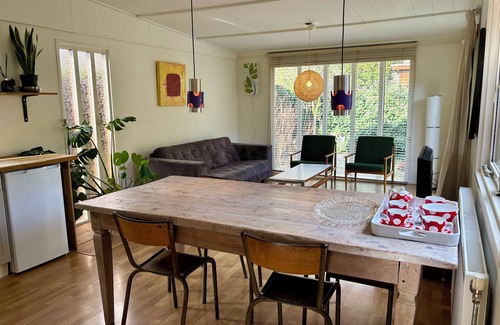 Municipality of Harderwijk Casa | Discover the retro lodge and enjoy this unique accommodation with its own style and layout, perfect for a party of up to 4 people.