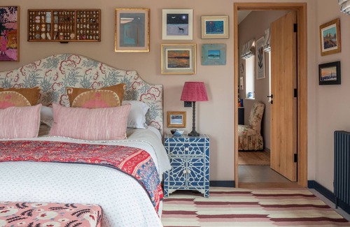 Malmesbury Casa | Discover the Enchantment of Gilboa House: Where Nature's Palette Meets Luxury in the Heart of Cotswo