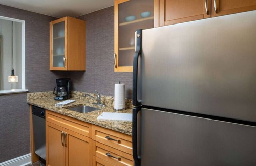 Arts/Warehouse District Complejo | Discover the Heart of New Orleans! Outdoor Pool, Free Breakfast, Pets Allowed!