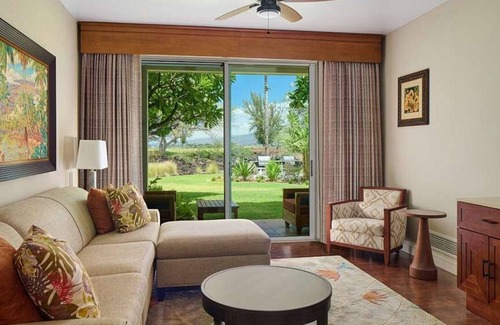 Kamuela Complejo | Discover the Ultimate Hawaiian Escape at Kings' Land by Hilton- 1 Bd. Premier