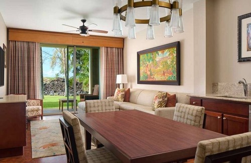 Kamuela Complejo | Discover the Ultimate Hawaiian Escape at Kings' Land by Hilton- 1 Bd. Premier