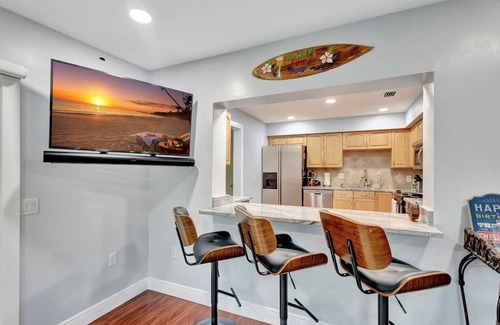 Florida North Atlantic Coast Casa | Discover the ultimate getaway at our stylish 3-bedroom retreat featuring 7 cozy beds, 2 modern bathrooms, a private pool, hot tub (extra fee), outdoor TV, BBQ grill, and a refreshing outdoor shower—your perfect blend of comfort, relaxation, and fun.